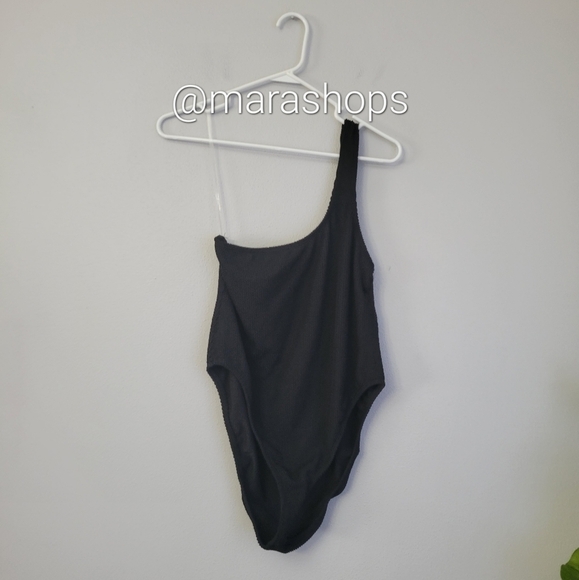 Good American Always Fits Shoulder One-Piece Swimsuit - Picture 2 of 5